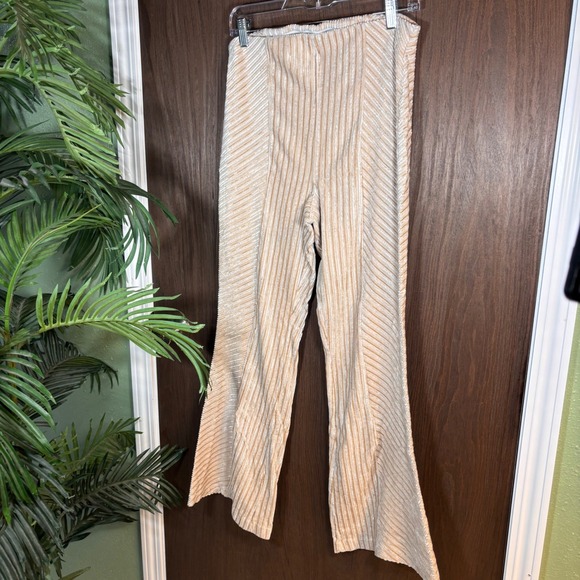 Free People Pants - Free People Velvet Bell Bottom Pants Large Champagne Pleated Wide Leg Boho